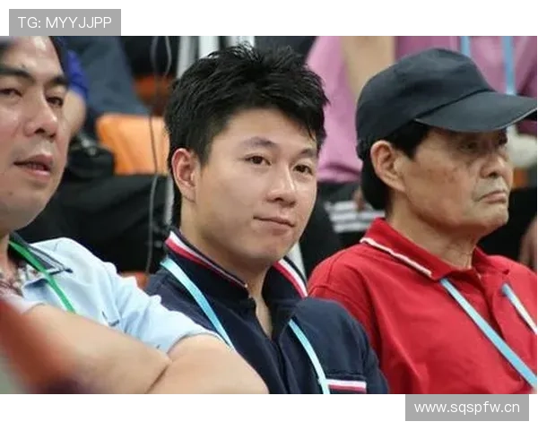 李小鹏家里那个私人健身房，比一般五星还豪华，真不好想象他平时怎么练的